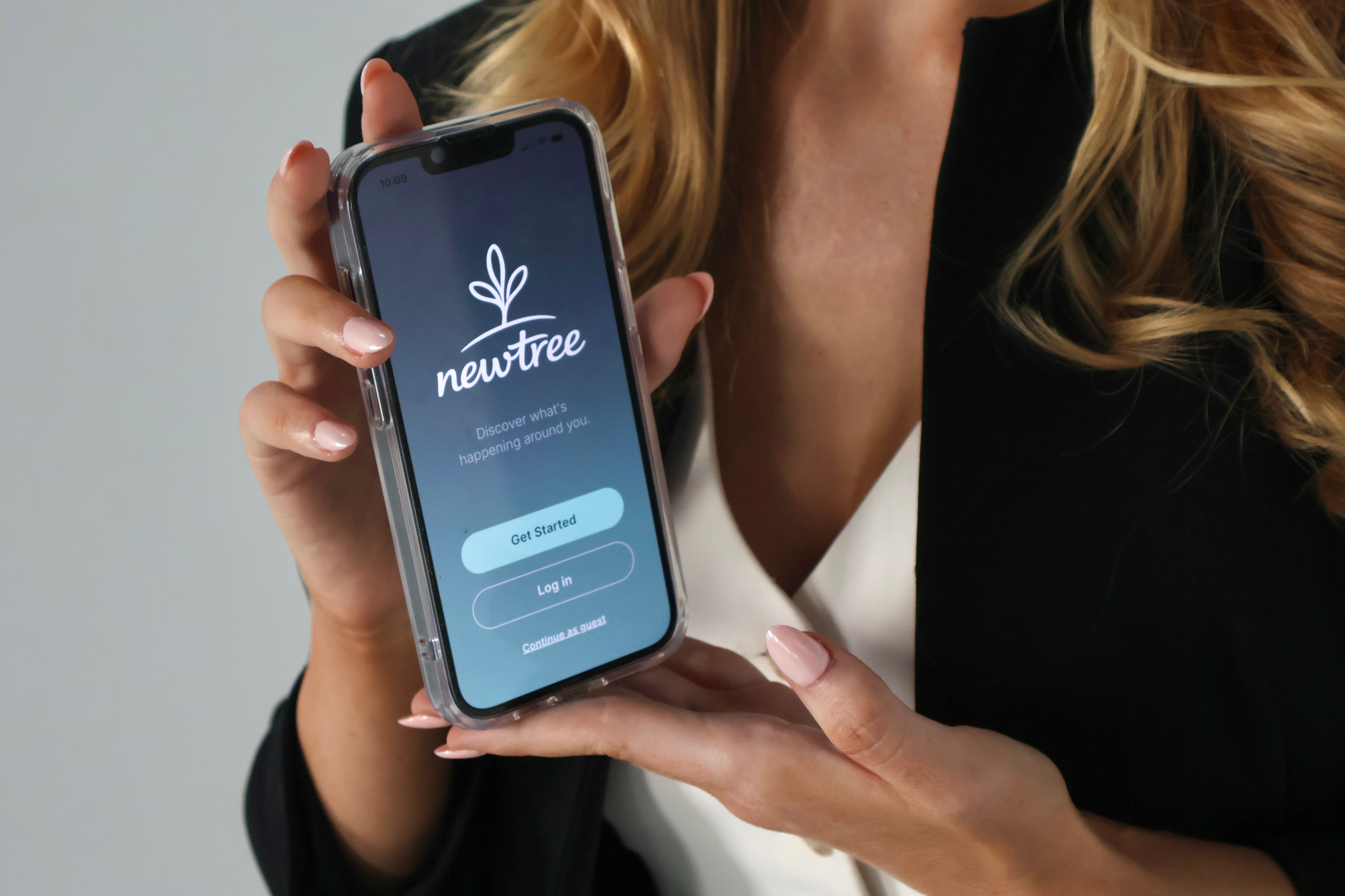 A phone displaying the NewTree welcome screen